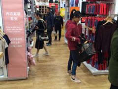 -优衣库(南宁安吉万达广场店)