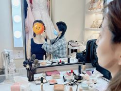 -现代经典婚纱摄影