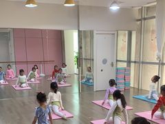 -雅米拉艺术中心(少儿舞蹈培训)