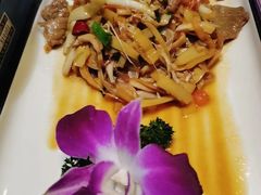 芭蕉花炒牛肉-香巴拉云南餐厅(华莱坞店)