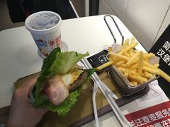 蔬菜牛肉卷套餐-麦当劳(静安寺店)