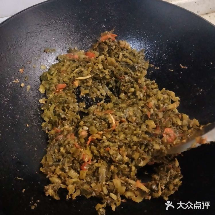 →酸菜鱼（西红柿，酸菜，鱼，盐，油，姜，酸辣椒）