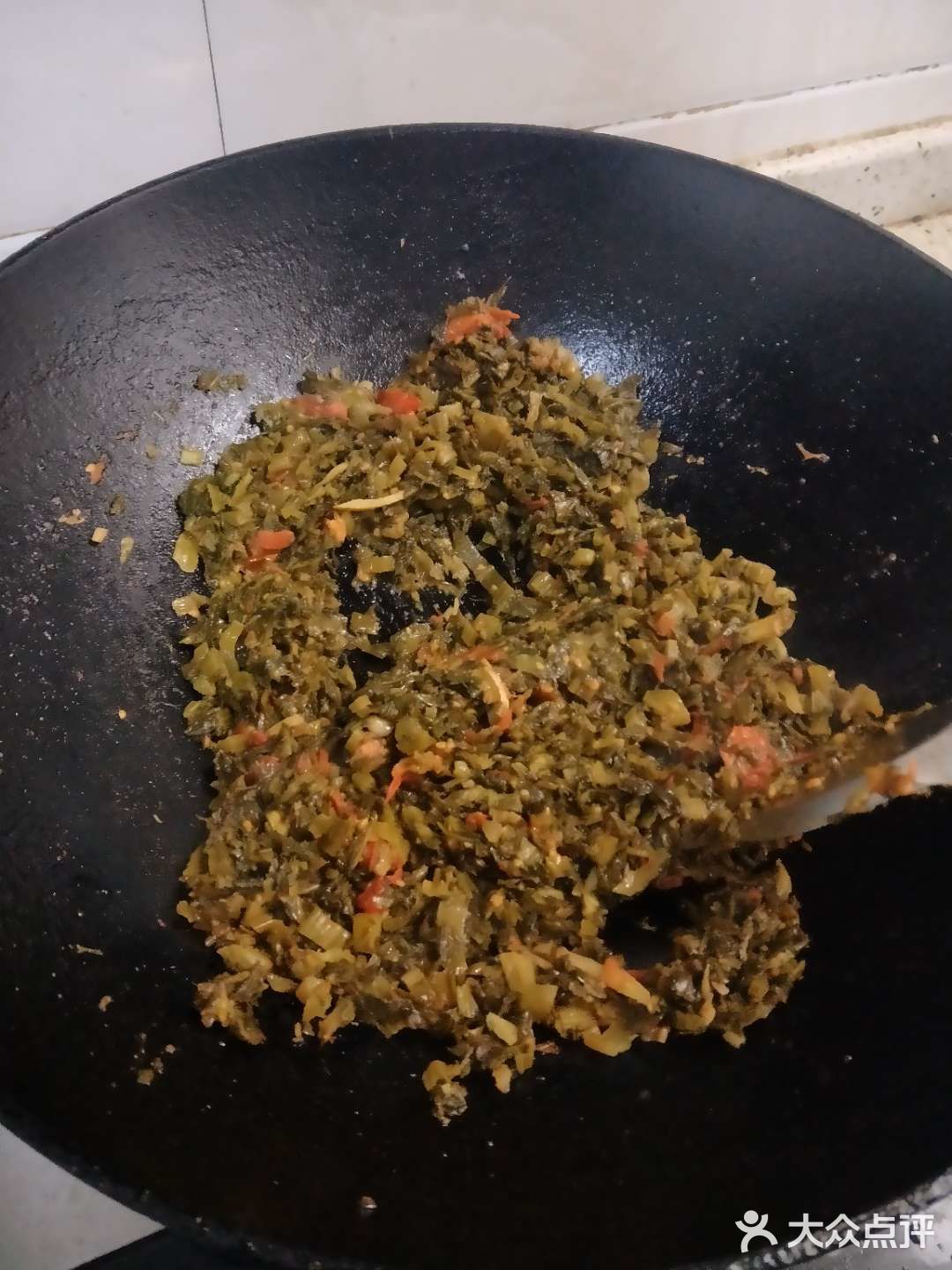 →酸菜鱼（西红柿，酸菜，鱼，盐，油，姜，酸辣椒）