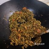 →酸菜鱼（西红柿，酸菜，鱼，盐，油，姜，酸辣椒）