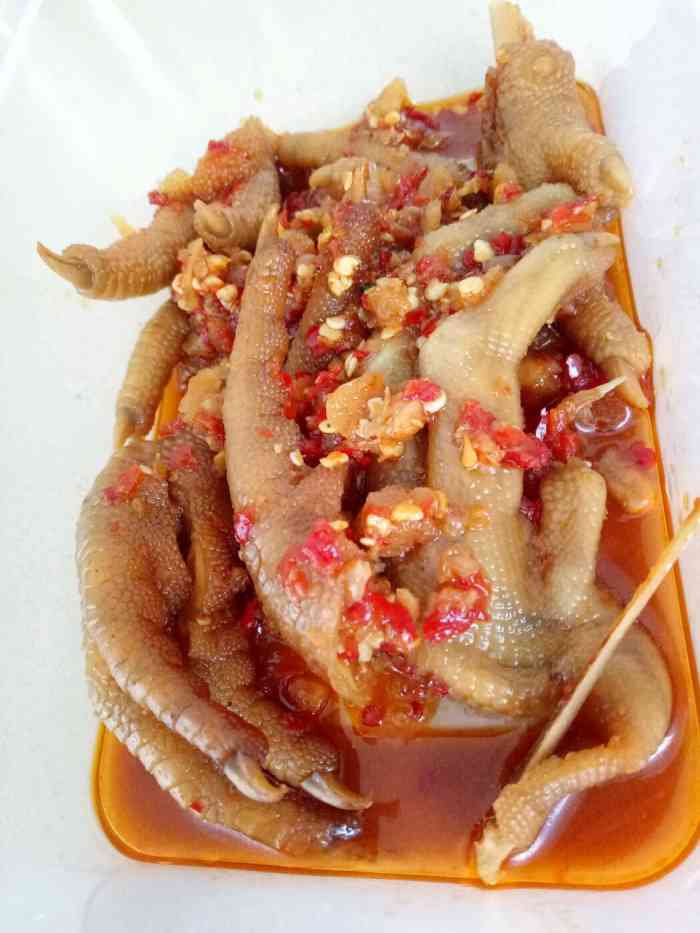 粤色粤味鸡脚王(万达悦荟店)-"粤色粤味鸡脚王,店面不大,但看起来都是
