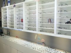 -天空之镜眼镜店蔡司依视路授权店(天通苑店)