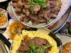 -围炉肉舍•炭烤活鳗•丹东海鲜烤肉(步行街店)