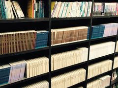 -钟书阁(松江泰晤士小镇店)