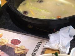 -洪氏嗨捞·广东猪肚鸡·椰子鸡火锅(西咸万象城店)