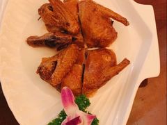 吊烧乳鸽-启东恒大酒店·品粤餐厅