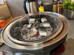 -围炉肉舍•炭烤活鳗•丹东海鲜烤肉(步行街店)