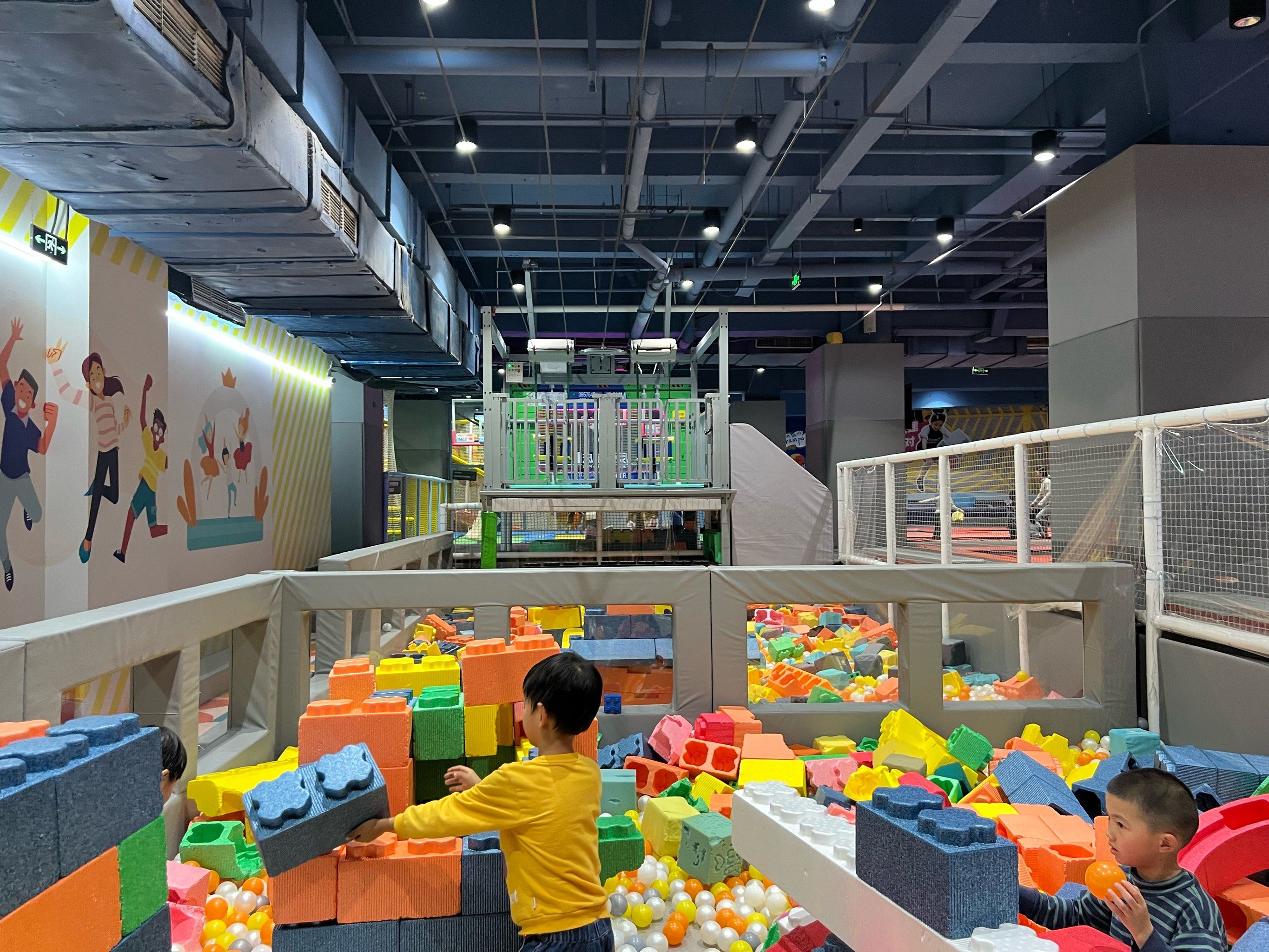 周末假期乐悠悠,反弹蹦床公园尽情游!