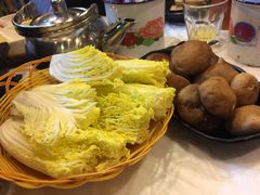 -鲜入围煮花胶鸡海鲜火锅