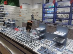 -美式眼镜·授权蔡司.依视路.尼康.豪雅.明月(南翔印象城店)