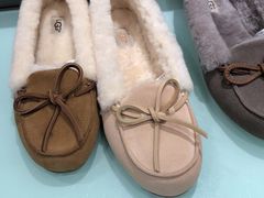 -UGG(燕莎奥特莱斯购物中心店)
