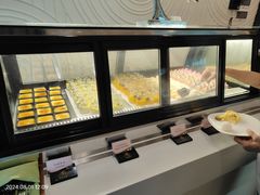 -亚洲国际大酒店·云顶阁旋转自助餐厅