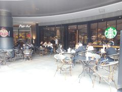 等位区-星巴克臻选(深圳金光华店)