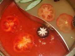 番茄鸳鸯锅-小龙坎老火锅(北京三里屯店)