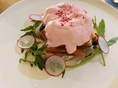粉粉的班尼迪克蛋-CHILLAX轻乐时(侨建·Hi City店)