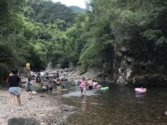 -安吉龙王山峡谷漂流