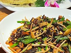 -月亮眼花园餐厅书吧酒吧