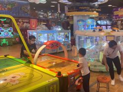 -卡通尼乐园(五彩世界店)