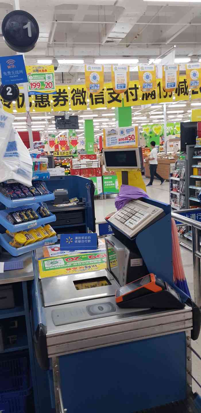 沃尔玛购物广场(石狮九二路店)-"来置办年货啦.春联,灯笼买起来.红红.