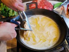 -鲜入围煮花胶鸡海鲜火锅