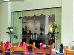 -Neary Khmer Restaurant