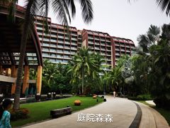 -三亚湾海居铂尔曼度假酒店