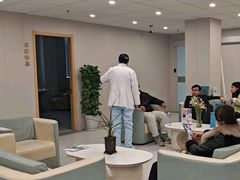 -上海大学附属上海和平眼科医院