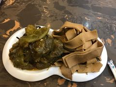 油焖尖椒拼干豆腐-张包铺(道外店)