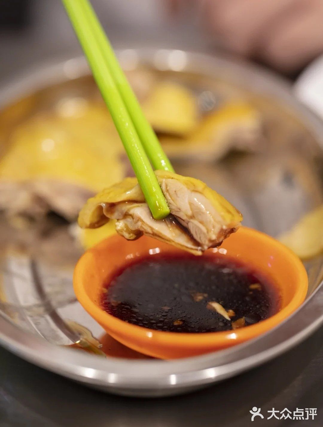 兴冲冲带朋友打卡，被吐槽连个配菜都没，不如买份村姑三黄鸡带走