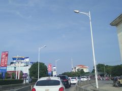 -奥特莱斯停车场