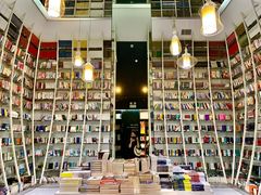 -钟书阁(松江泰晤士小镇店)