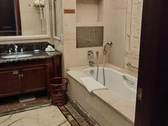 -湖北文旅洪宾红莲湖酒店