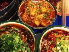 -马路边边串串香形象店(磐石路店)