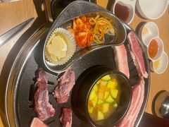 -江南猪肉商会无限续吃(弘大店)