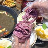 遇到这个门头挂着红绣球的火锅店千万要停下来