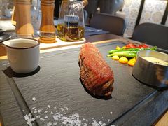 -卡普里披萨·牛扒·下午茶