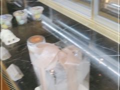 面包甜点陈列柜-朱迪小铺.半糖奶油蛋糕(海汇港店)