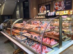 面包甜点陈列柜-巴黎贝甜·生日蛋糕(杭州文二路店)