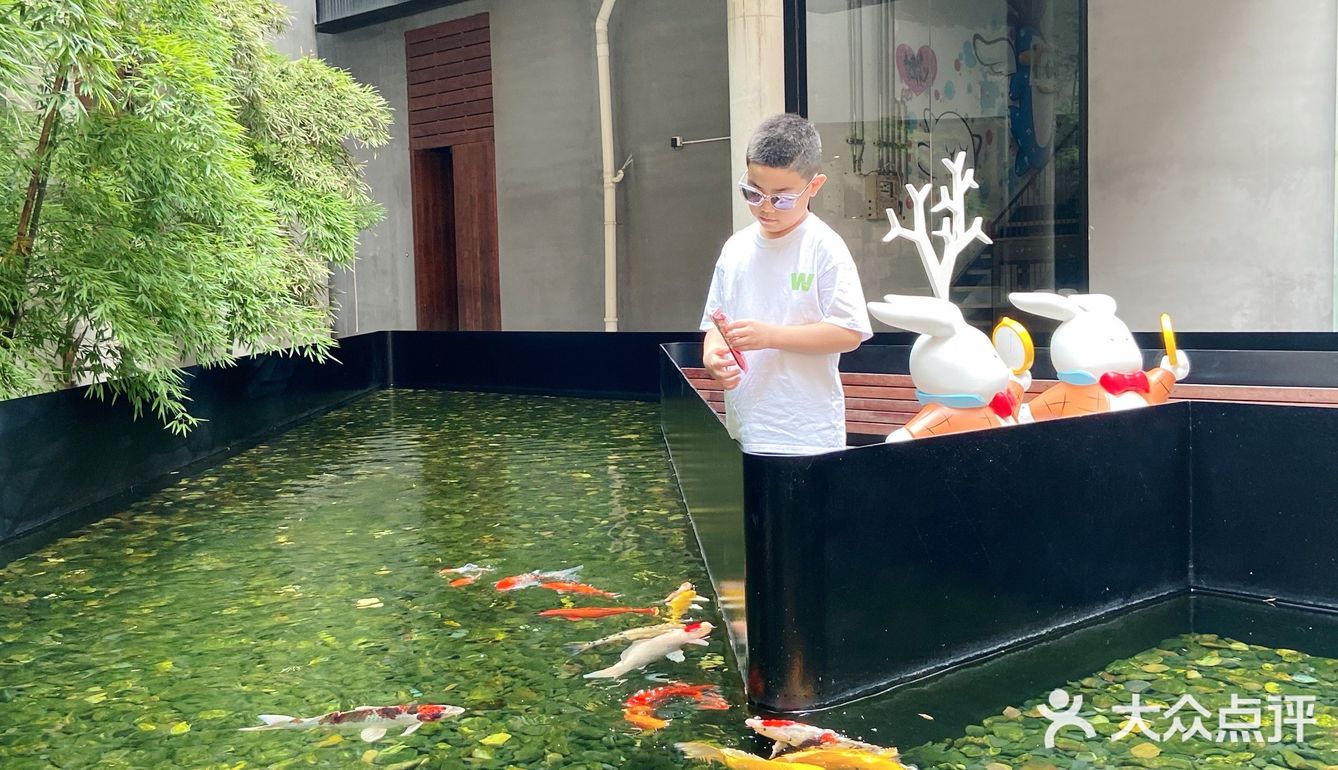 来园区内书店看书遇见《爱情应该有的样子》剧组🎬