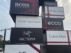 -王府井奥莱临潼小镇(临潼店)