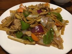 兴坪小炒肉-老街坊餐吧