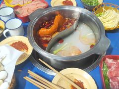 鸳鸯锅底-马路边边·成都串串(翠柏路店)