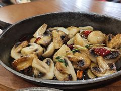 橄榄油香草煎蘑菇-CRAZYONES西班牙海鲜饭(上海美罗城店)