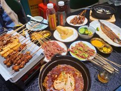 -何妹湿辣牛肉·粤式烧烤砂煲(桂雅路店)
