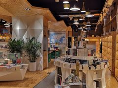 -新华里咖啡书吧(新华书店小寨店)