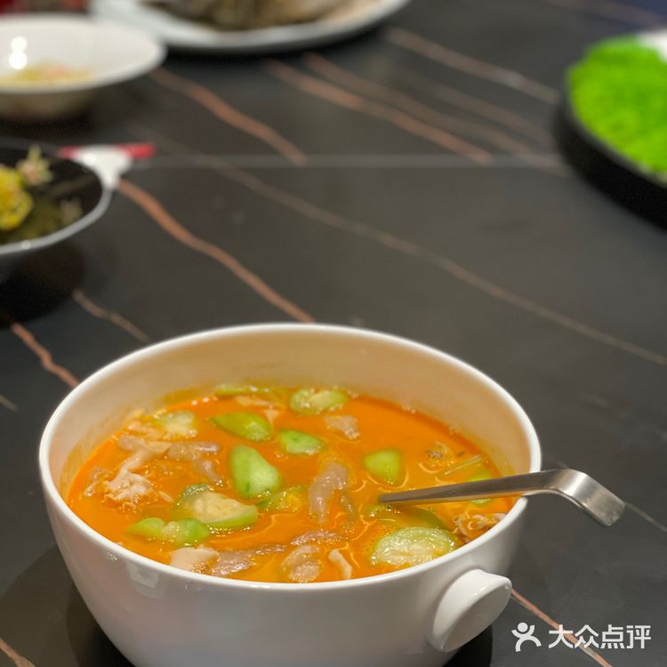 新开业的浦江名荟和浦江荟一样,一如既往的有着排场和体面